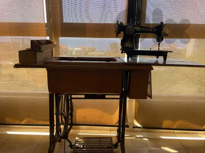 ماكينة خياطة نادرة (مرسيدس) Mercedes Sewing machine