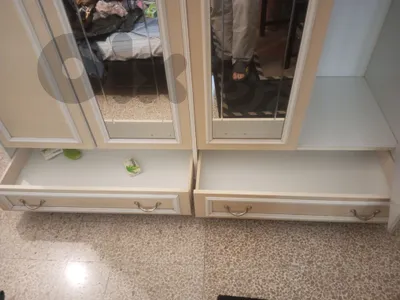 خزانة ايطالي درفتين للبيع مع مرايات closet