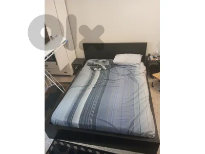 تخت مجوز مع فرشة King size bed with mattress