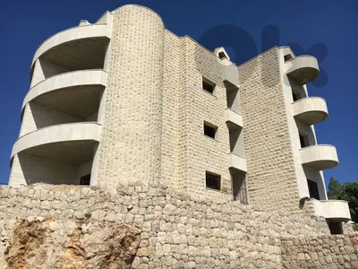 Building for sale in Feitroun (call for investors/family)