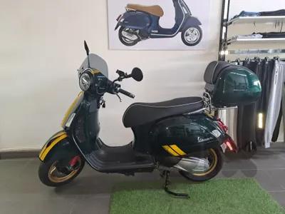 Vespa 300 GTS Racing Sixties 2022