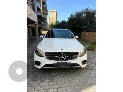 Mercedes GLC 300 AMG-line 4matic 2018 white on black (clean carfax)