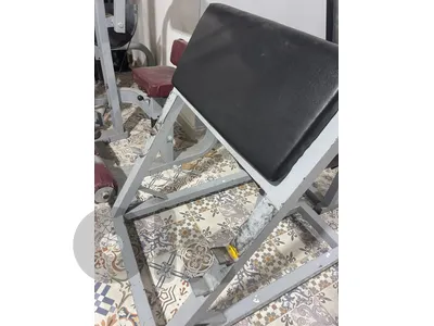 Preacher curl bench like new heavy duty