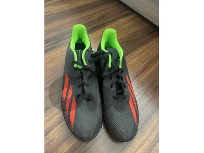 Futsal shoes