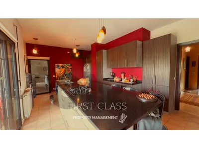 Adma 270 sqm, prime location