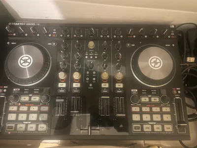 traktor S4 mk1 + M Audio bx5