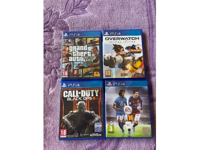 PS4 + 4 Games + 2 Controllers
