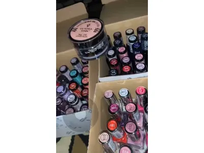 nails