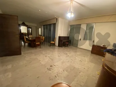 Apartment For Sale in Hamraشقة للبيع في الحمرا