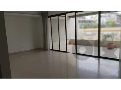 Spacious Apartment for Rent in Achrafieh شقة واسعة للإيجار في الأشرفية