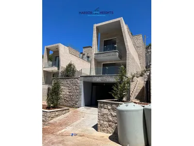 Villa for Sale in Feytroun - فيلا للبيع في فيطرون