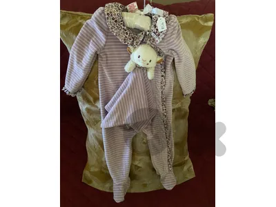 american brand cupcakes and cashemere 6-9 months comes with a toy was 90$ now 45$!!!!