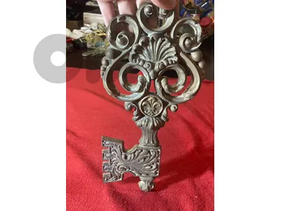 vintage Syroco skeleton key wall
