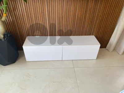 cupboard aw tv cabinet طاولة تلفزيون مع درفتين لون ابيض١٣٢/٣٢ ارتفاع ٣٥