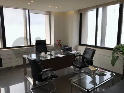 Office in Jdeidé for rent / مكتب في الجديدة للايجار