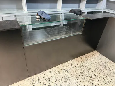 Retail Desk for 3 people