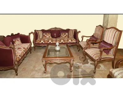 classic living room/ salon with table  صالون كلاسيكي مع طاولة
