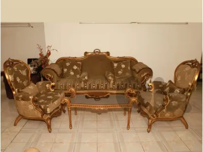 classic living room with table صالون كلاسيكي مع طاولة