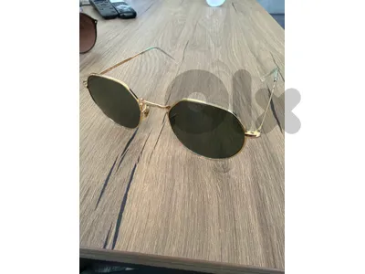 2 Ray-Ban