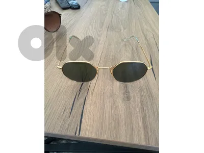 2 Ray-Ban