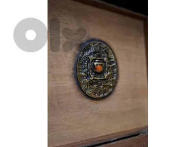 الصندوق الإمبراطوري المرصّع بالأحجار  The Imperial Jeweled Bronze