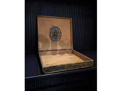الصندوق الإمبراطوري المرصّع بالأحجار الكريمة The Imperial Jeweled Bronze Casket