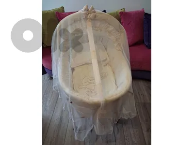 Baby crib (Chicco)