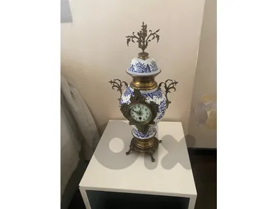 Vintage Delft Blue Porcelain & Brass Mantel Clock Garniture Set – 3 Pieces