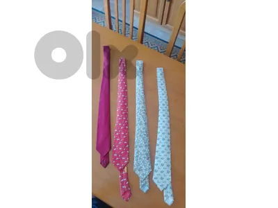 4 silk ties with very good condition /brand