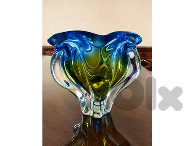 Vintage Hand-Blown Art Glass Vase / Centerpiece
