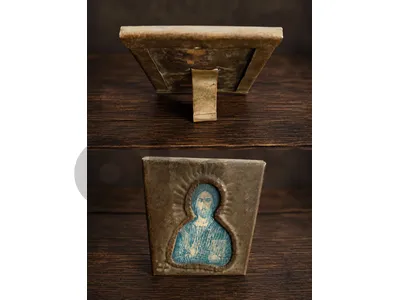 Vintage Christian Icon Plaque with Metal Stand أيقونة مسيحية أثرية مع حامل معدني