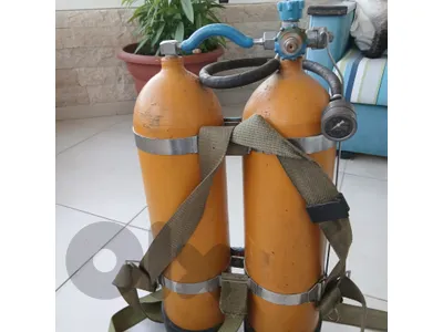 diving oxygen tanks