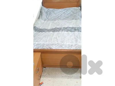 تخت مع كومودينا Bed+ Comodina