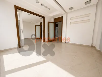 Office for rent in Hamra مكتب للأيجار في الحمرا CPBMKH17