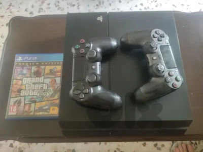 playstation 4 + GTA premium edition Cd + 2 controllers