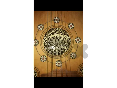 عود محمد خليفة مُطَعَم إحترافي صناعة ٢٠٠٩ صوت رنان قوي ورخيم خشب ورد وجوز  (تليفون:٠٣/٤٤٧٦٢٦)