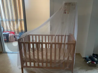 baby bed for sale تخت اطفال خشب زين مع ناموسية للبيع
