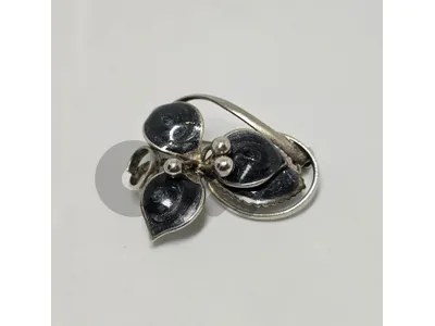 old flower brooch 6$