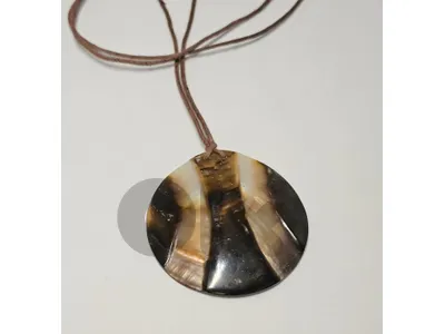 7$ mother of pearl brownie round pendant