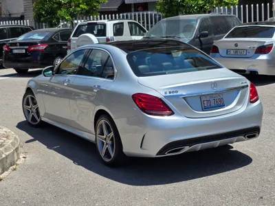 Mercedes-Benz c300 2018 clean carfax