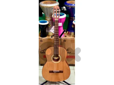 classic guitar fender غيتار كلاسيك
