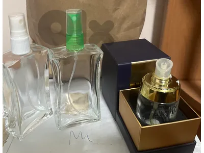 3 Empty perfume glass bottles for 10 $