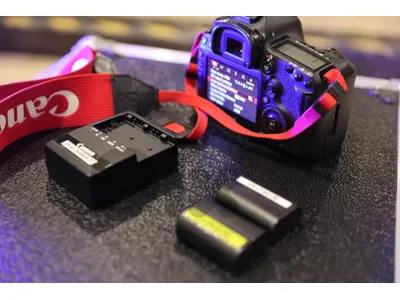 Canon 5D Mark III + 2 Batteries
