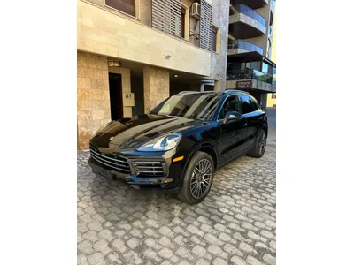 Porsche Cayenne 2019 black on black (clean carfax)
