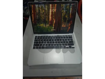 macbook air M1 used like new with box