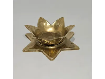 tulip brass candle holder 15$