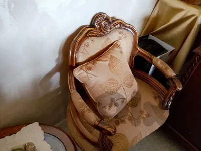 salon with table
