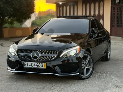 C300 model 2018  Panoramic Amg package super clean