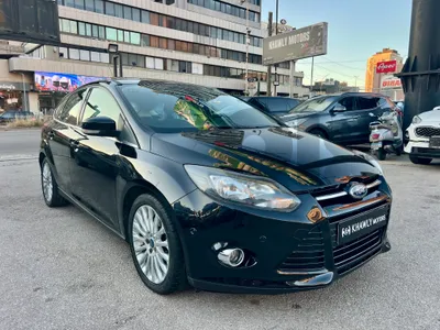 Ford Focus 2.0L very clean!!