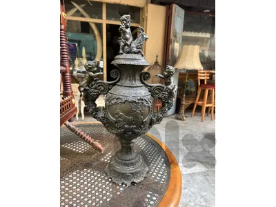 Frensh vase bronze antique جرة برونز فرنسية من اجمل القطع ممضية سعر لقطة